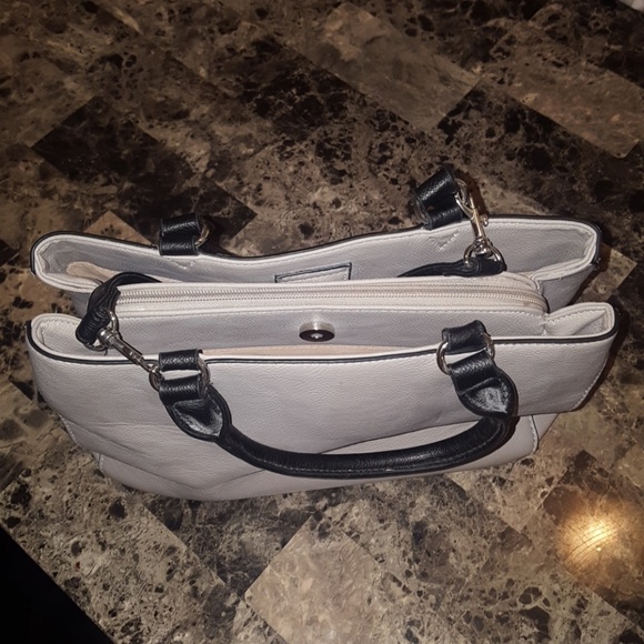 Last day to buy Nine West Handbag - Picture 2 of 3